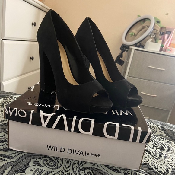 Fashion Nova black heels 😍 - Picture 2 of 6